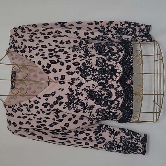 ALMOST FAMOUS Animal Print And Lace V-neck Cropped Cardigan Size L - Picture 1 of 7